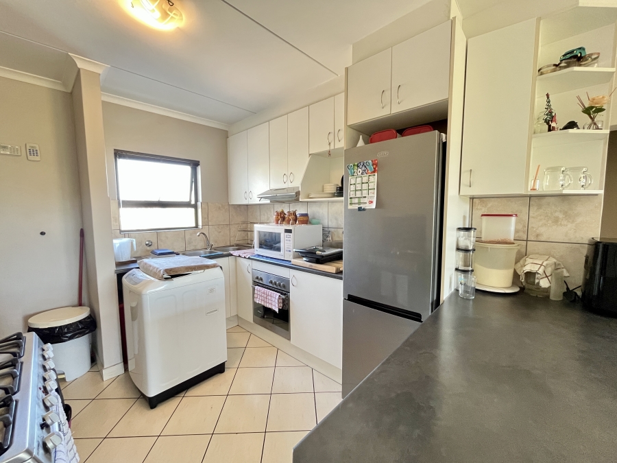 To Let 2 Bedroom Property for Rent in Burgundy Estate Western Cape